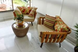 POLTRONA BÉRGAMO E MESA HARAS